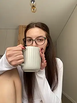 Snapshot of little_belucci chatting on October 13, 1:00 pm little belucci online show from October 13, 1:00 pm