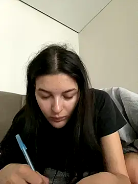 Snapshot of little_belucci chatting on October 17, 7:00 am little belucci online show from October 17, 7:00 am