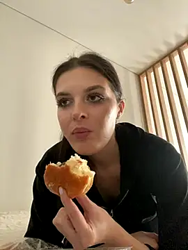 Snapshot of little_belucci chatting on November 5, 1:44 pm little belucci online show from November 5, 1:44 pm