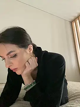 Snapshot of little_belucci chatting on November 9, 11:30 am little belucci online show from November 9, 11:30 am