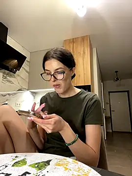 Snapshot of little_belucci chatting on November 30, 2:21 pm little belucci online show from November 30, 2:21 pm