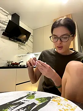 Snapshot of little_belucci chatting on December 1, 3:06 pm little belucci online show from December 1, 3:06 pm