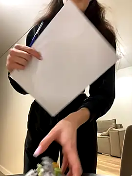 Snapshot of little_belucci chatting on December 4, 5:32 pm little belucci online show from December 4, 5:32 pm