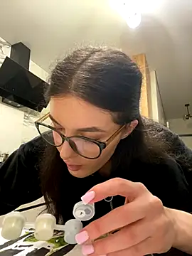 Snapshot of little_belucci chatting on December 5, 2:58 pm little belucci online show from December 5, 2:58 pm