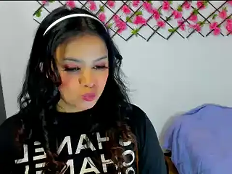 Zoelove222 online show from December 10, 9:43 pm