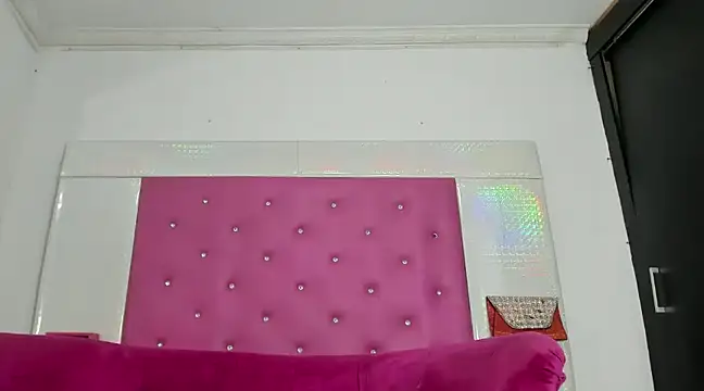 Emilyhottx online show from January 4, 3:29 am