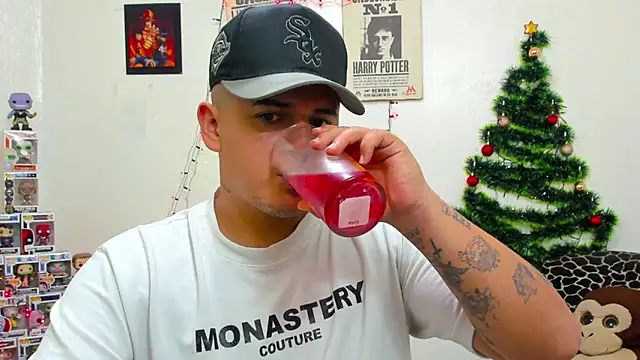 Snapshot of ney_22 chatting on December 24, 1:49 am ney 22 online show from December 24, 1:49 am