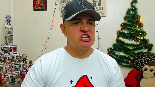 Snapshot of ney_22 chatting on December 25, 3:29 am ney 22 online show from December 25, 3:29 am