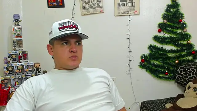 Snapshot of ney_22 chatting on January 4, 1:31 pm ney 22 online show from January 4, 1:31 pm