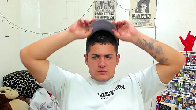 Snapshot of ney_22 chatting on January 14, 2:29 am ney 22 online show from January 14, 2:29 am