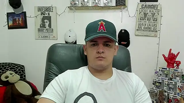 Snapshot of ney_22 chatting on February 4, 2:28 am ney 22 online show from February 4, 2:28 am