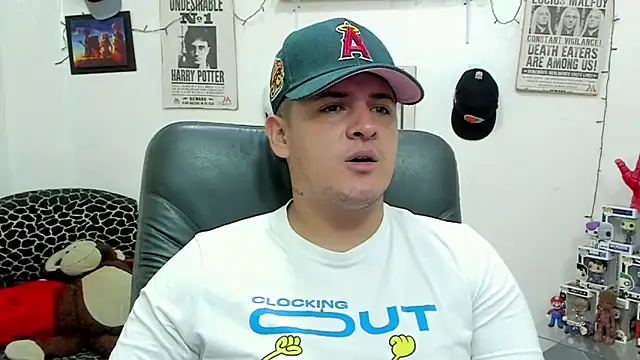 Snapshot of ney_22 chatting on February 6, 1:21 pm ney 22 online show from February 6, 1:21 pm