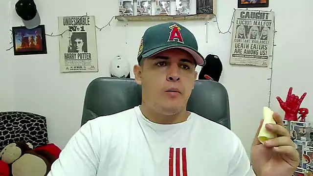 Snapshot of ney_22 chatting on February 7, 3:12 am ney 22 online show from February 7, 3:12 am