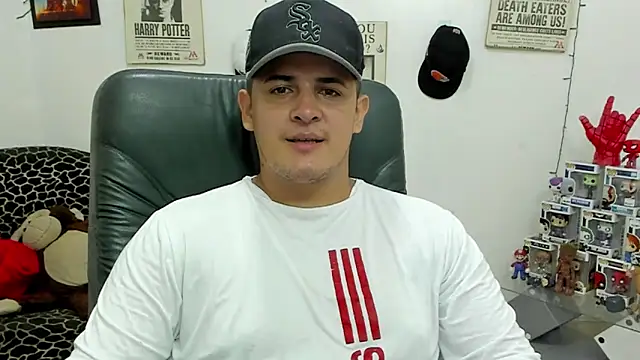 Snapshot of ney_22 chatting on February 7, 9:16 am ney 22 online show from February 7, 9:16 am