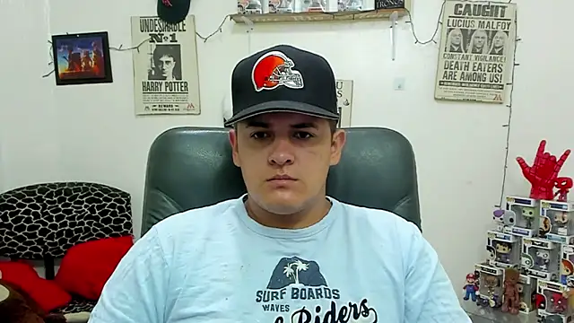 Snapshot of ney_22 chatting on February 14, 2:23 pm ney 22 online show from February 14, 2:23 pm