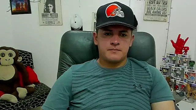 Snapshot of ney_22 chatting on February 17, 1:36 am ney 22 online show from February 17, 1:36 am