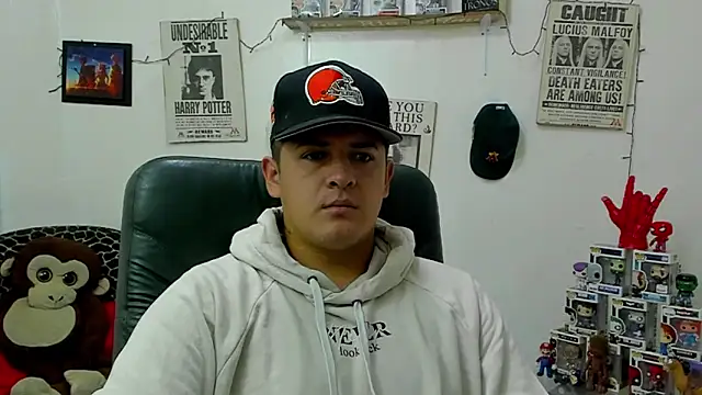 Snapshot of ney_22 chatting on February 19, 2:23 pm ney 22 online show from February 19, 2:23 pm