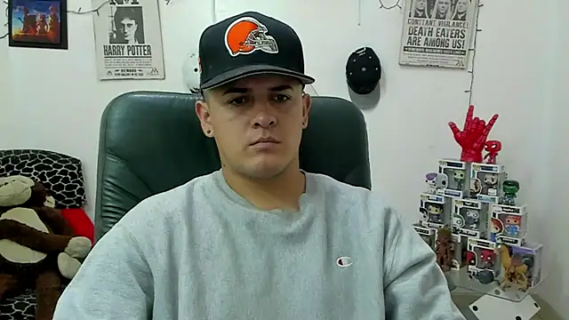 Snapshot of ney_22 chatting on March 2, 12:09 am ney 22 online show from March 2, 12:09 am