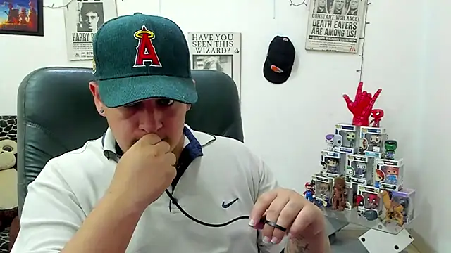 Snapshot of ney_22 chatting on March 5, 1:31 am ney 22 online show from March 5, 1:31 am