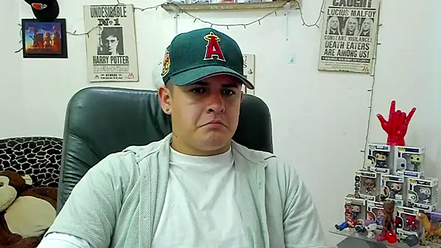 Snapshot of ney_22 chatting on March 10, 3:34 am ney 22 online show from March 10, 3:34 am