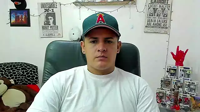 Snapshot of ney_22 chatting on March 10, 1:21 pm ney 22 online show from March 10, 1:21 pm