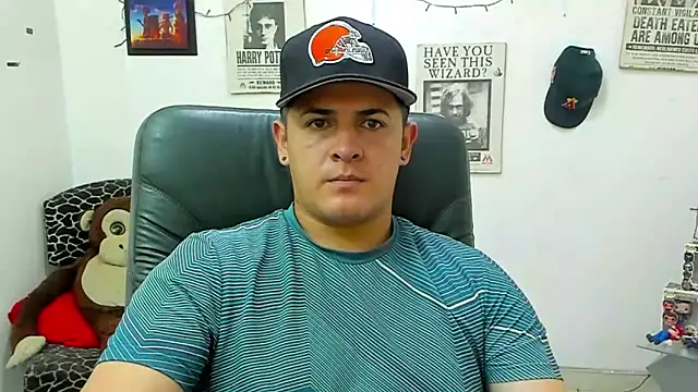 Snapshot of ney_22 chatting on March 14, 2:20 am ney 22 online show from March 14, 2:20 am