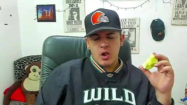 Snapshot of ney_22 chatting on March 15, 11:28 pm ney 22 online show from March 15, 11:28 pm