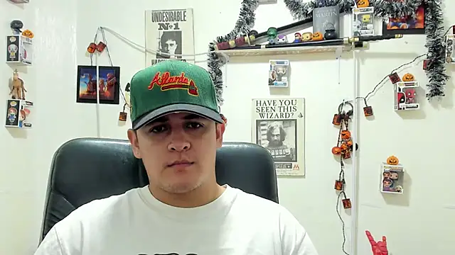 Snapshot of ney_22 chatting on October 30, 12:23 am ney 22 online show from October 30, 12:23 am