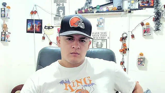 Snapshot of ney_22 chatting on November 1, 11:12 am ney 22 online show from November 1, 11:12 am