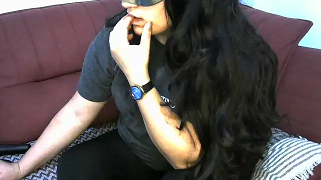 Snapshot of insatiableeee chatting on December 3, 7:33 pm insatiableeee online show from December 3, 7:33 pm