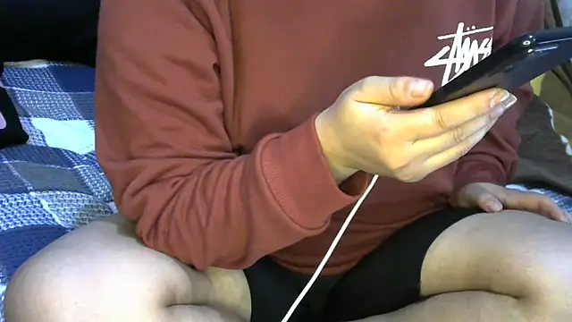 Snapshot of insatiableeee chatting on December 7, 9:11 pm insatiableeee online show from December 7, 9:11 pm