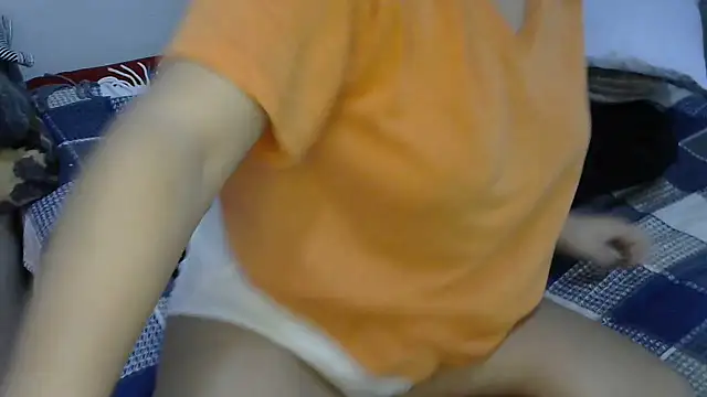 Snapshot of insatiableeee chatting on December 11, 8:18 pm insatiableeee online show from December 11, 8:18 pm