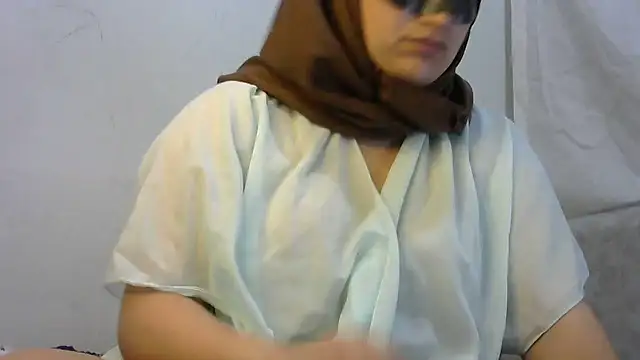 Snapshot of insatiableeee chatting on December 24, 9:11 pm insatiableeee online show from December 24, 9:11 pm