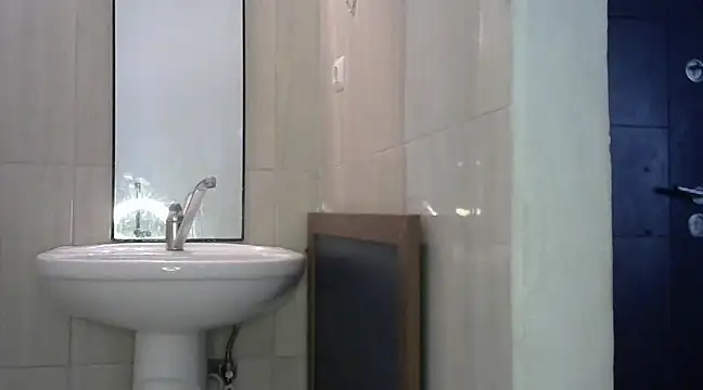 Snapshot of insatiableeee chatting on January 8, 7:24 am insatiableeee online show from January 8, 7:24 am