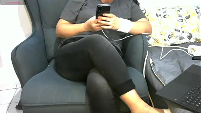 Snapshot of insatiableeee chatting on January 18, 8:30 pm insatiableeee online show from January 18, 8:30 pm