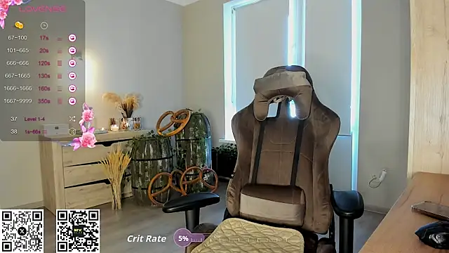 Snapshot of HotyPlays chatting on October 2, 12:01 pm HotyPlays online show from October 2, 12:01 pm