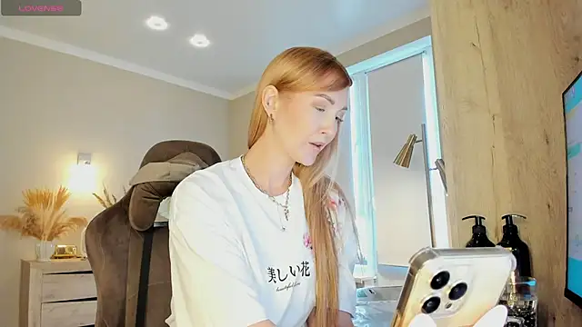 HotyPlays online show from March 15, 11:05 am