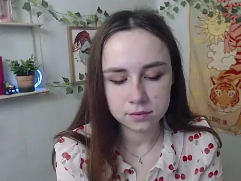 Snapshot of VeryVeryVeryShy_ chatting on April 8, 5:40 am VeryVeryVeryShy online show from April 8, 5:40 am