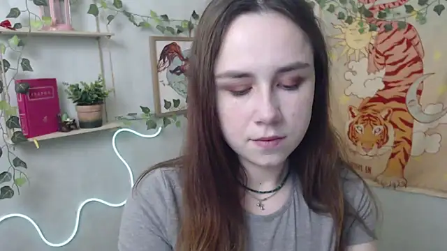Snapshot of VeryVeryVeryShy_ chatting on April 11, 5:34 am VeryVeryVeryShy online show from April 11, 5:34 am
