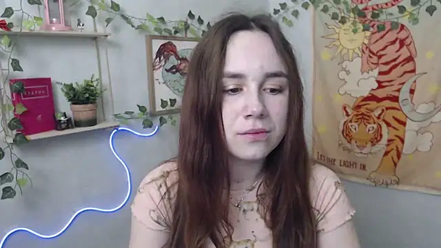 Snapshot of VeryVeryVeryShy_ chatting on April 18, 5:44 am VeryVeryVeryShy online show from April 18, 5:44 am