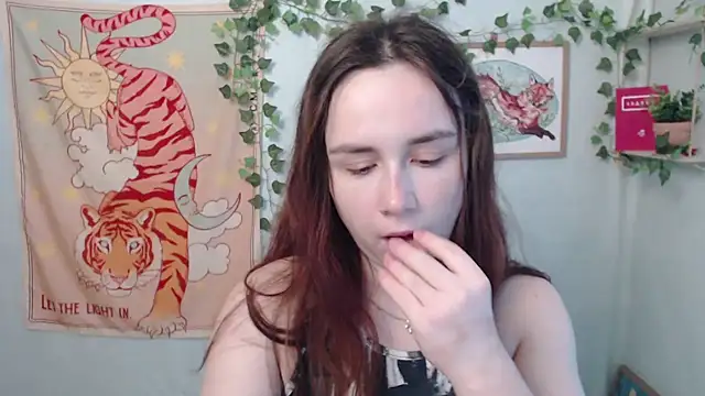 VeryVeryVeryShy  online show from June 18, 5:41 am