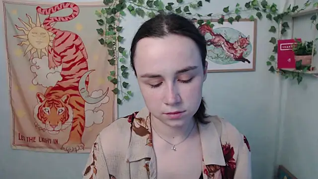 VeryVeryVeryShy  online show from June 19, 5:34 am
