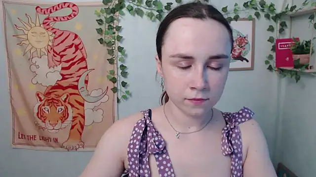VeryVeryVeryShy  online show from June 22, 5:48 am