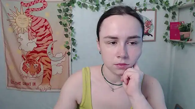 VeryVeryVeryShy  online show from July 3, 5:36 am