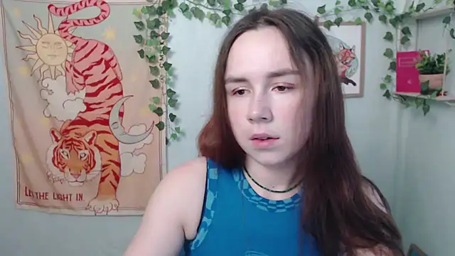 VeryVeryVeryShy  online show from July 4, 5:35 am