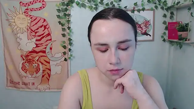 VeryVeryVeryShy  online show from July 10, 5:56 am