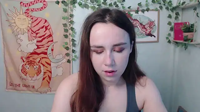 VeryVeryVeryShy  online show from July 13, 5:54 am