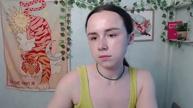 VeryVeryVeryShy  online show from July 16, 5:24 am