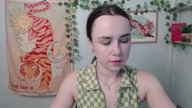 VeryVeryVeryShy  online show from July 28, 5:47 am