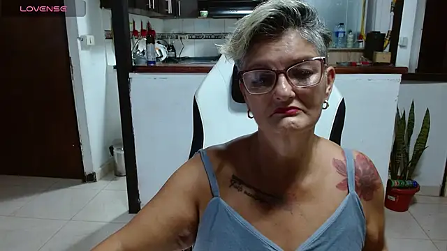 bety-cum2 online show from June 25, 10:47 pm